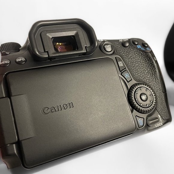 Canon EOS 70D DSLR Camera Body + Accessories - Picture 3 of 17